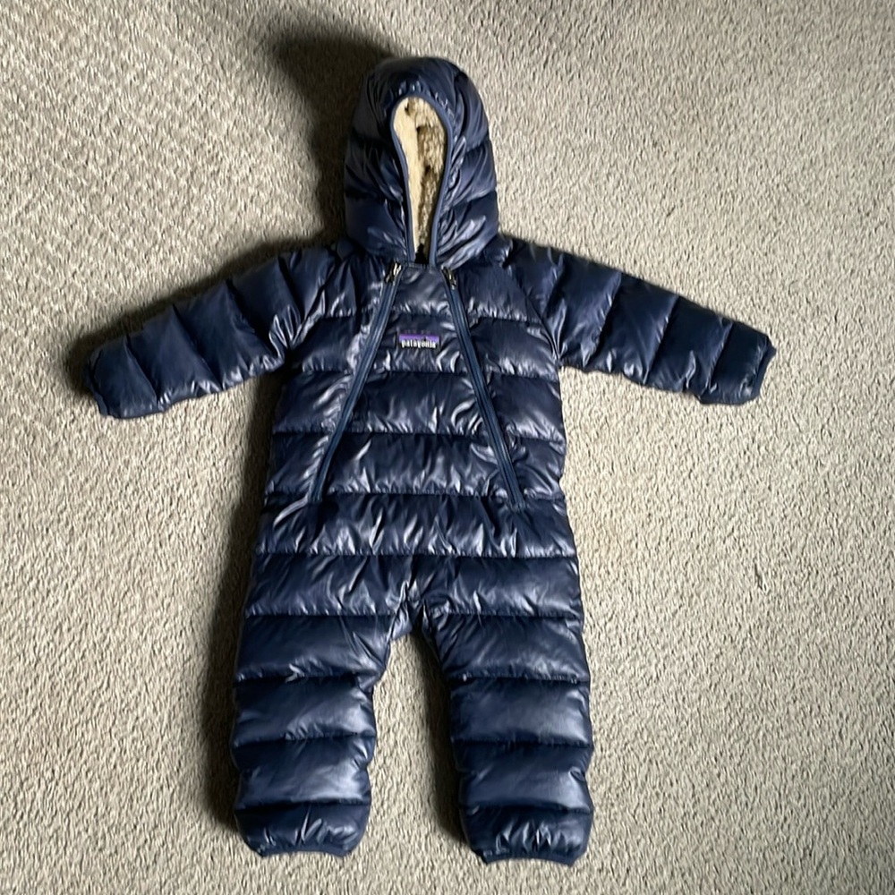 Patagonia infant hi-loft down bunting - fantastic quality 0-3 months. Runs big.